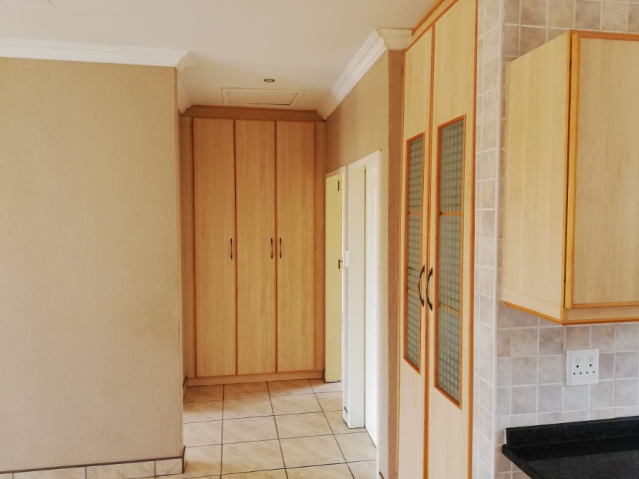 To Let 2 Bedroom Property for Rent in Meiringspark North West